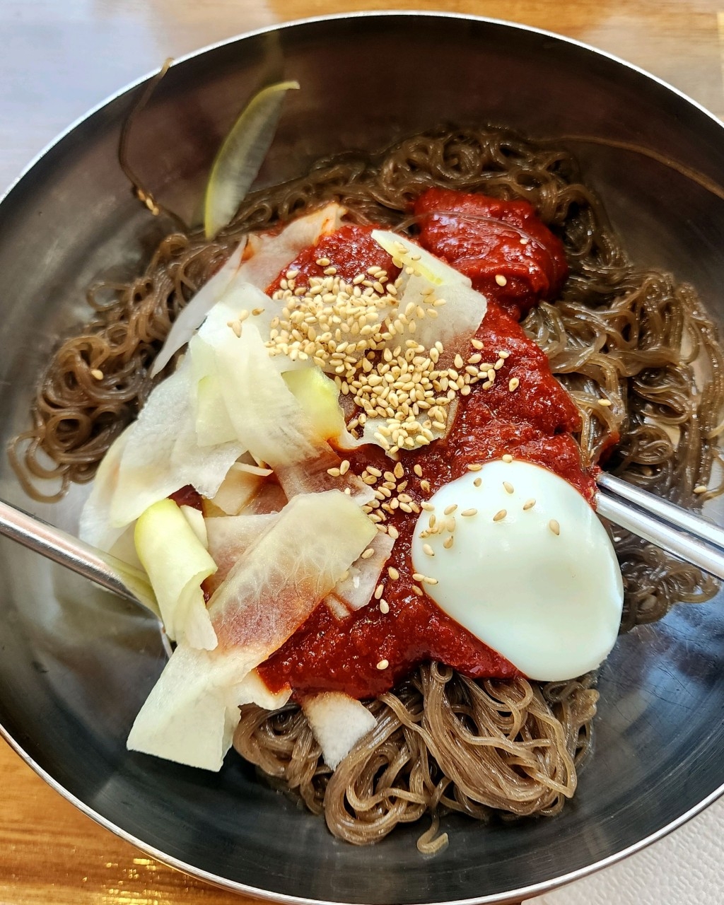 Songju fire cold noodles (Hong Yoo/The Korea Herald)
