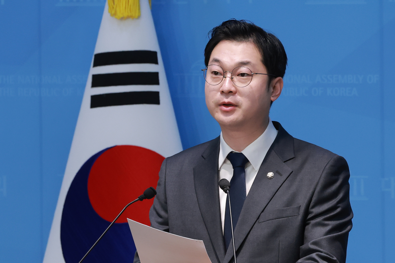 Ruling Democratic Party of Korea's Rep. Kim Dong-ah at a press conference on Jan. 21. (Yonhap)