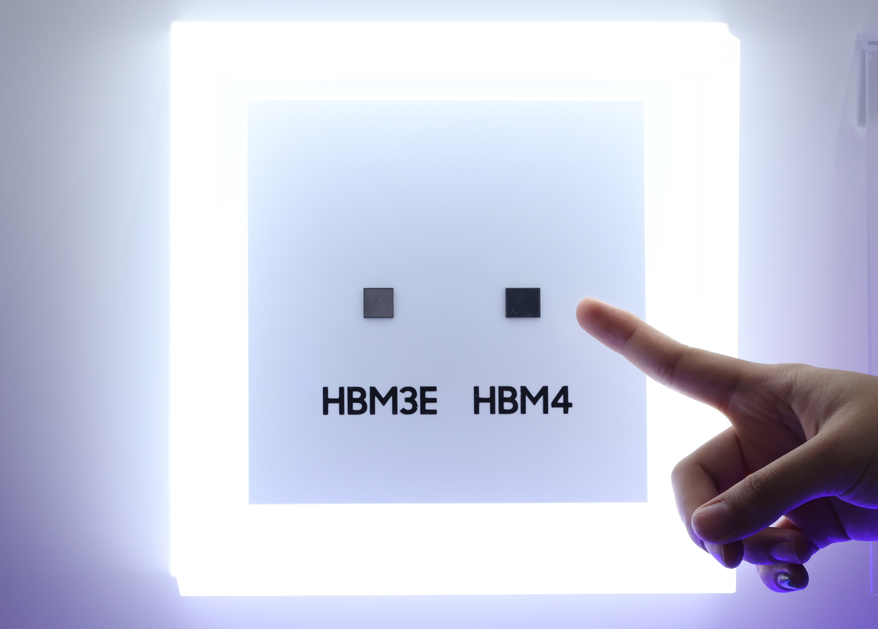 Samsung Electronics' fifth-generation HBM3E and sixth-generation HBM4 chips are displayed at a semiconductor trade show in Seoul in October 2025. (Newsis)