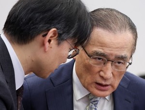 Security adviser expresses concerns over US tariff risk's impact on security consultations