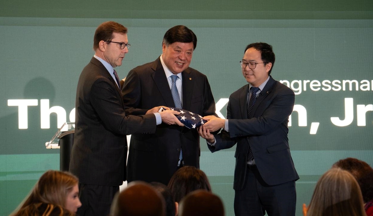 From left: US Rep. Thomas Kean Jr. (R- New Jersey), Celltrion Chair Seo Jung-jin and US Sen. Andy Kim (D-New Jersey) pose for a photo during the opening ceremony of Celltrion's biopharmaceutical plant in Branchburg, New Jersey, on Jan. 5. (Celltrion)