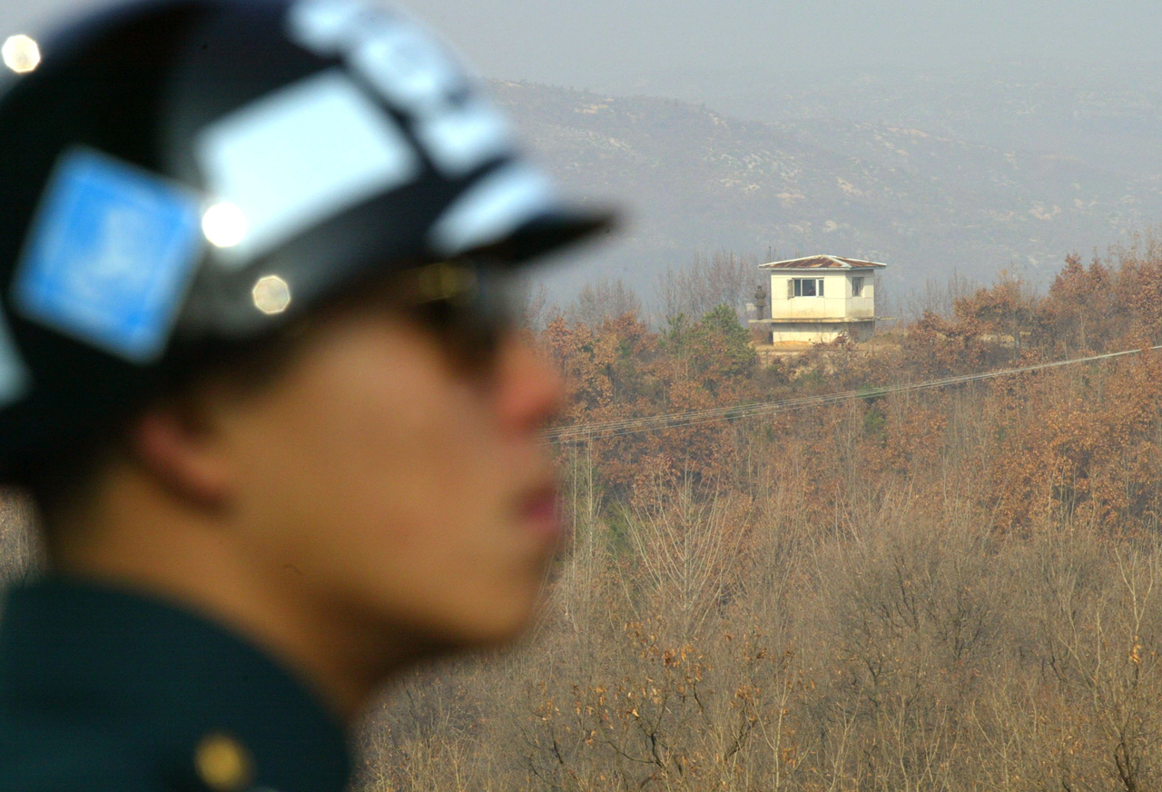 A South Korean soldier looks to a North Korean observation post at the border village of Panmunjom between South and North Korea Nov. 17, 2004 in South Korea. (Getty Images)