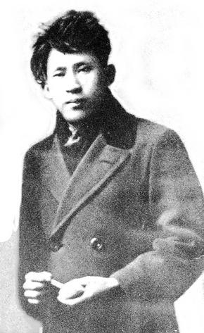 이상 작가. [한국현대문학대사전]