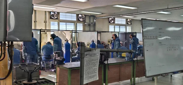 Inmates receive vocational training at a prison in Hwaseong, Gyeonggi Province. (Ministry of Justice)