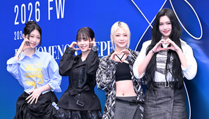 [포토] 에버글로우 '페노메논시퍼' 패션쇼 잘보겠습니다 - 뉴스 썸네일 이미지