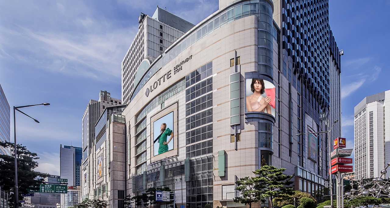 Lotte Department Store’s flagship store in Myeongdong, central Seoul. (Lotte Shopping)