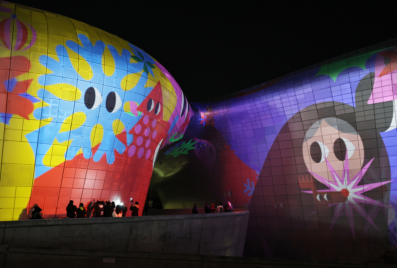 A media art piece is projected onto Dongdaemun Design Plaza as part of the Seoul Light DDP 2025 Winter event, on Dec. 18, 2025. (Yonhap)