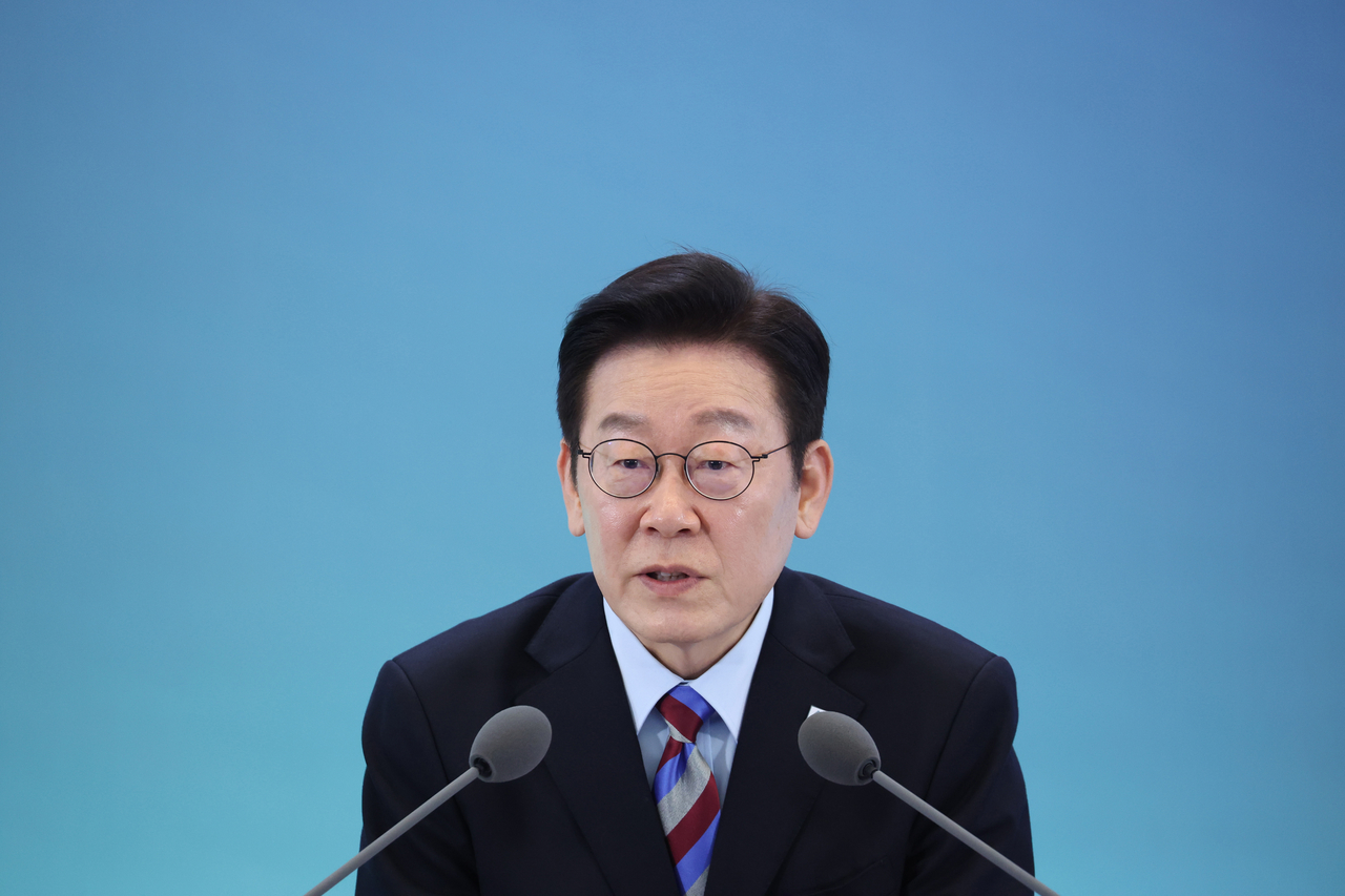 President Lee Jae Myung speaks during a townhall meeting held at Changwon, Gangwon Province, Friday. (Yonhap)