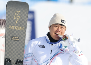 Snowboarder Kim Sang-kyum wins stunning silver for S. Korea's 1st medal