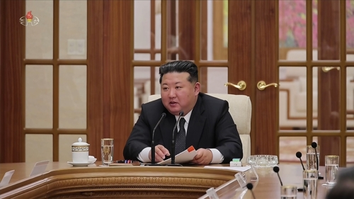 This image, captured from footage of North Korea's state-run TV station on Sunday, shows the North's leader Kim Jong-un presiding over a politburo meeting of the ruling Workers' Party of Korea the previous day. At the meeting, North Korea decided to hold a key party congress in late February. (For Use Only in the Republic of Korea. No Redistribution) (Yonhap)