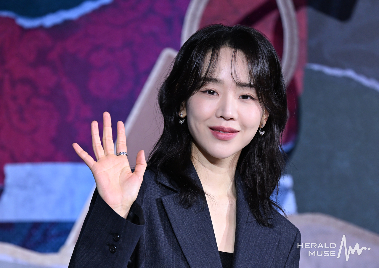 [헤럴드뮤즈= 윤병찬 기자] 넷플릭스 시리드 ‘레이디 두아’ 제작발표회가 10일 오전 서울 장충동 앰배서더 서울 풀만에서 열렸다. 배우 신혜선, 이준혁, 김진민 감독이 기자간담회에 참석했다.