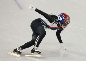 6 S. Koreans move on in women's, men's short track races
