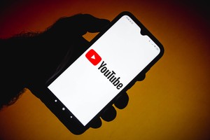 YouTube-based outlets increase access to Cheong Wa Dae amid embargo debate