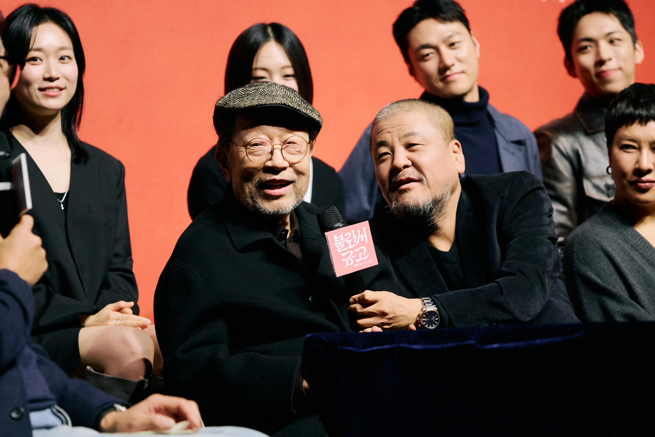 Actor Shin Gu (left, front row) attends a press conference for “The French Vault” at NOL Seokyeong Square in Daehangno, Seoul, on Tuesday. (Park Company)