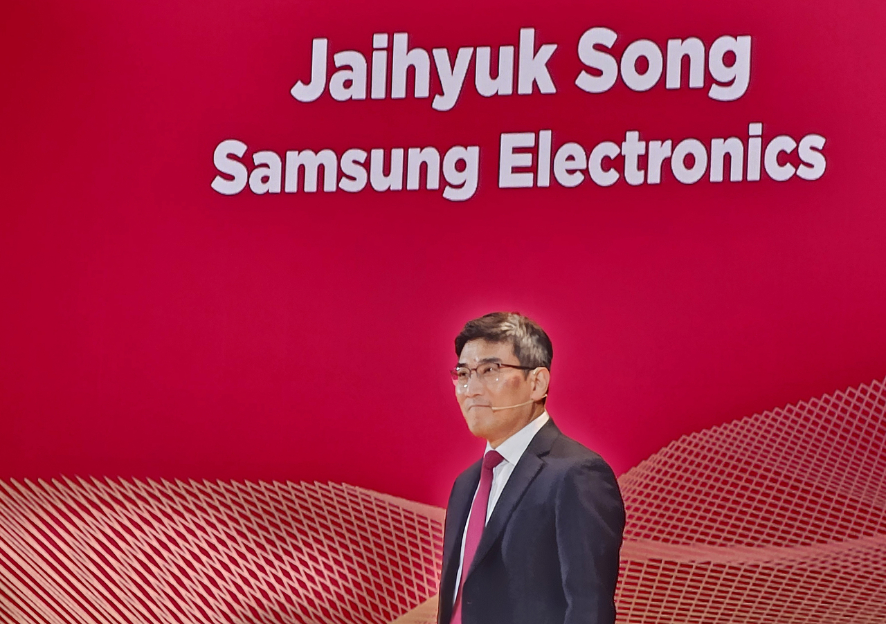 Samsung Electronics Chief Technology Officer Song Jai-hyuk delivers his keynote speech at the Semicon Korea tech show in Seoul on Wednesday. (Yonhap)