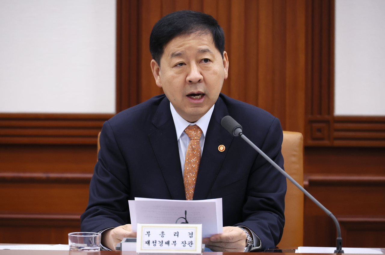 Finance Minister Koo Yun-cheol speaks during the meeting of a ministerial-level task force aimed at stabilizing consumer prices held at the government complex in Seoul on Wednesday. (Yonhap)