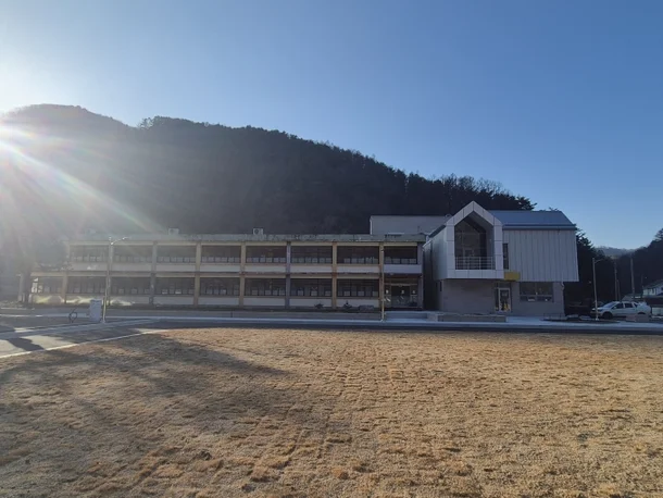 The exterior of the Nogok branch campus of the Geundeok Elementary School, which closed in 2016. (Samcheok City Government)