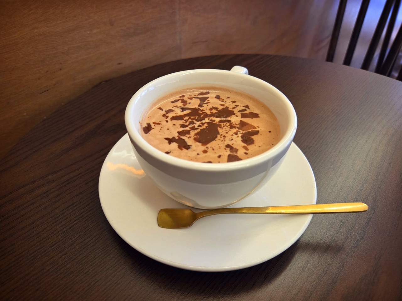 Whiskey Coco, hot chocolate blended with Glenfiddich whisky, at La Vie en Coco in Seoul (Park Yuna/The Korea Herald)