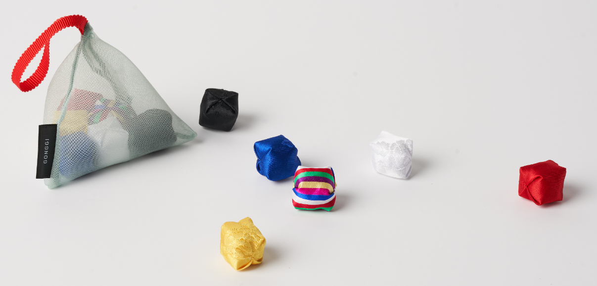 Gonggi nori (Korea Craft & Design Foundation)