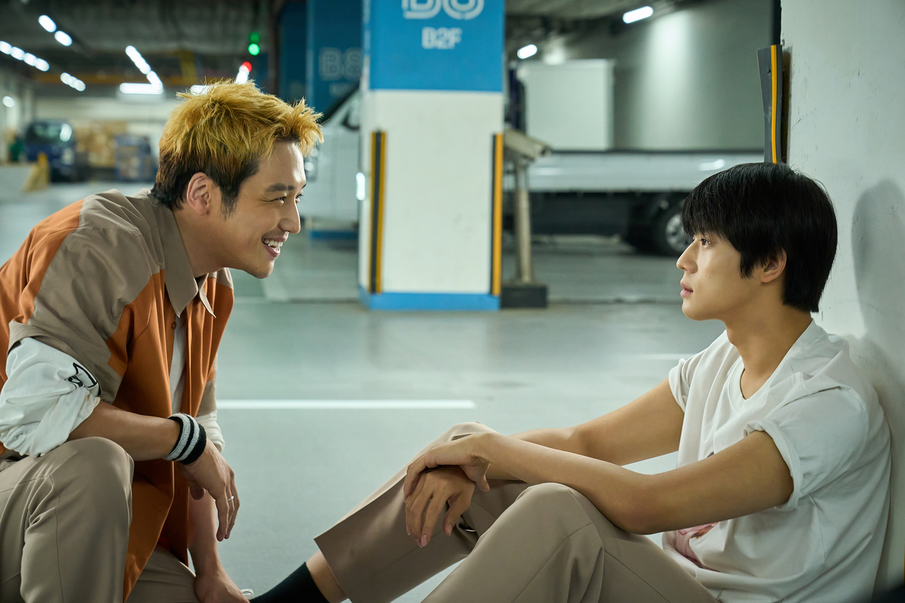 Byun Yo-han (left) and Moon Sang-min star in "Pavane." (Netflix)