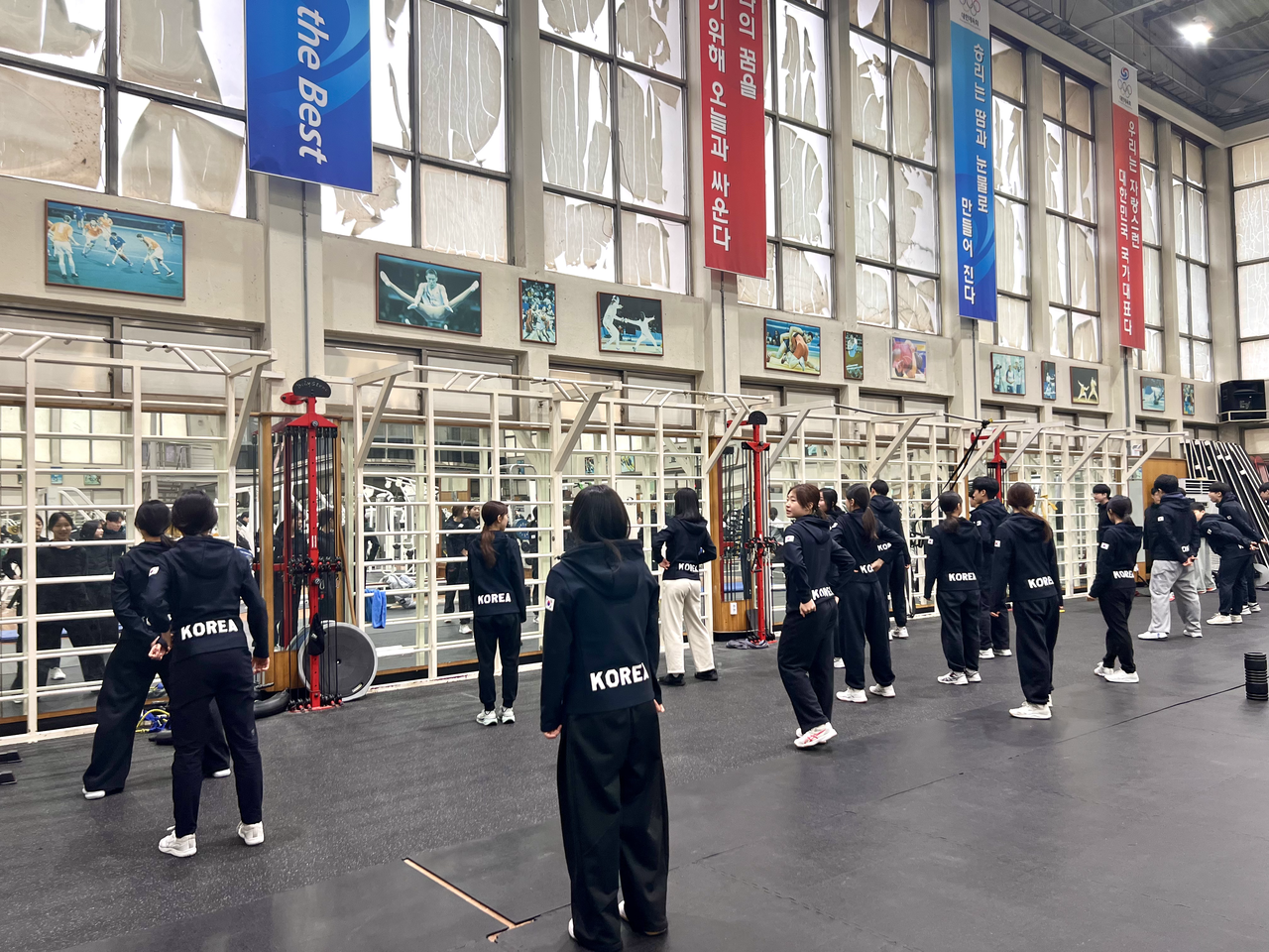South Korean teenage speedskaters in training (Park Jun-hee/The Korea Herald)