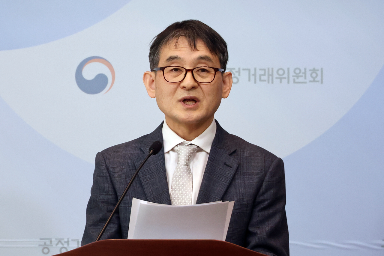 Park Jong-bae, director general of the Consumer Policy Bureau at the Fair Trade Commission, announces the results of an investigation into accommodation prices in the Busan area during the BTS concert period on Friday. (Yonhap)