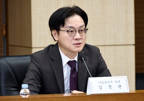 Industry Minister Kim Jung-kwan speaks at the inaugural Korea-US strategic investment memorandum of understanding implementation committee meeting held in Seoul on Friday. (Yonhap)