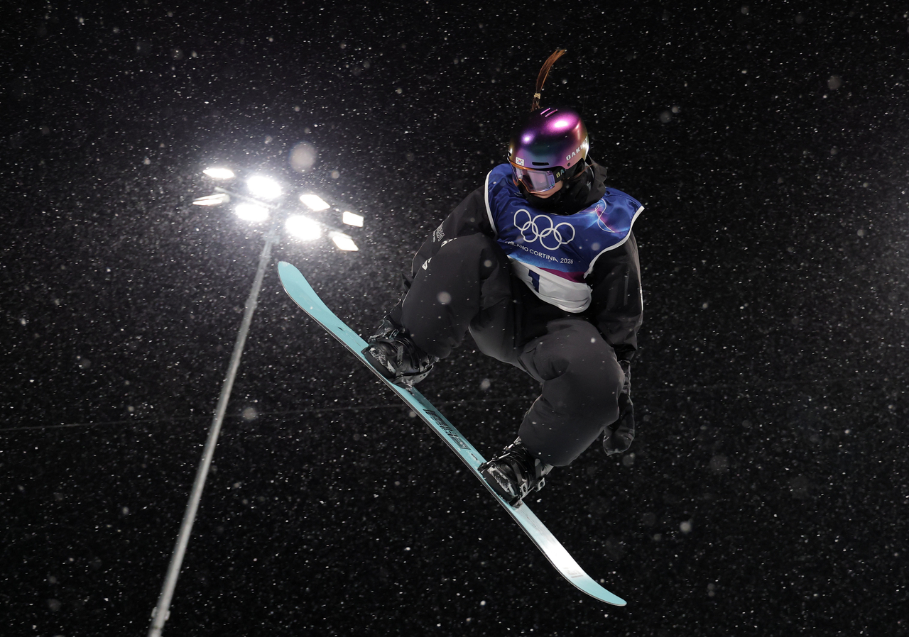 Choi Ga-on, South Korean snowboarder, performs an aerial trick during her first run in the women’s snowboard halfpipe final at the Milan Cortina Winter Olympics in Italy on Thursday. (Yonhap)