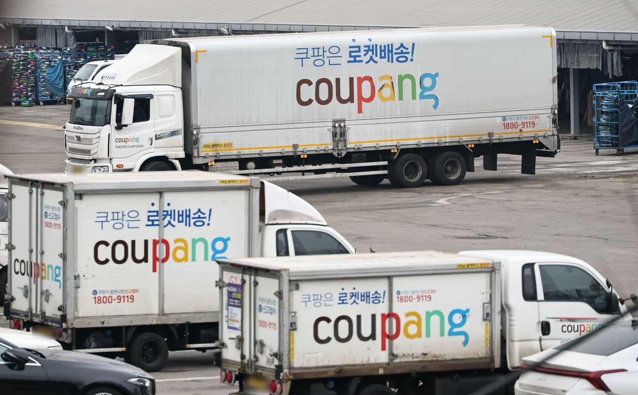 Coupang delivery trucks are parked at a Coupang logistics center in Seoul on Tuesday. (Yonhap)
