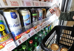 "더 못 버틴다" 맥주 안팔려 '초비상'...결국 6000명 해고 나선 이 회... - 뉴스 썸네일 이미지