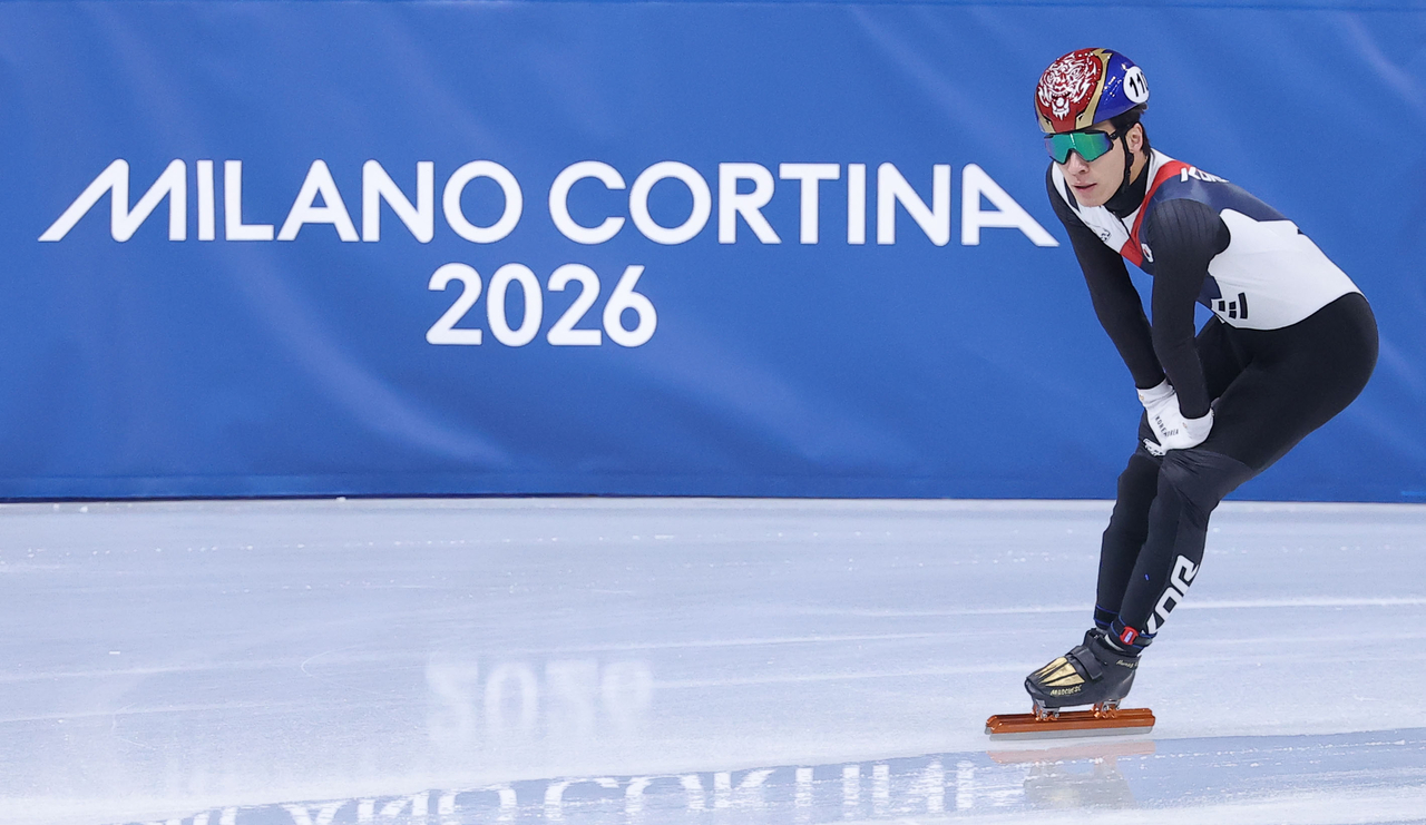 Hwang Dae-heon of South Korea reacts after finishing third in his heat in the men's 500-meter short track speed skating event at the Winter Olympics at Milano Ice Skating Arena in Milan on Feb. 16, 2026. (Yonhap)