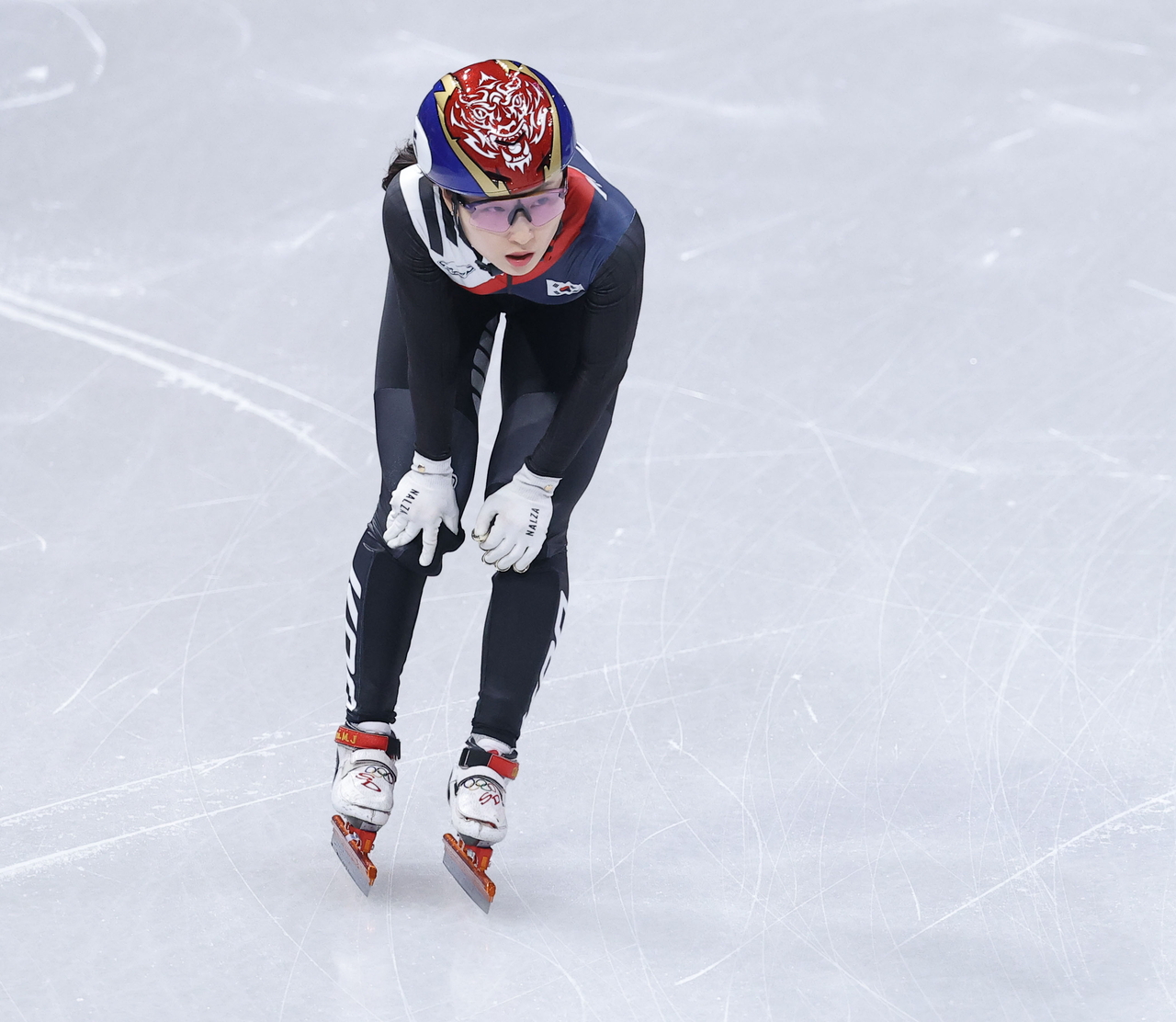 Choi Min-jeong of South Korea reacts after missing out on the final in the women's 1,000-meter short track speed skating event at the Winter Olympics at Milano Ice Skating Arena in Milan on Monday. (Yonhap)