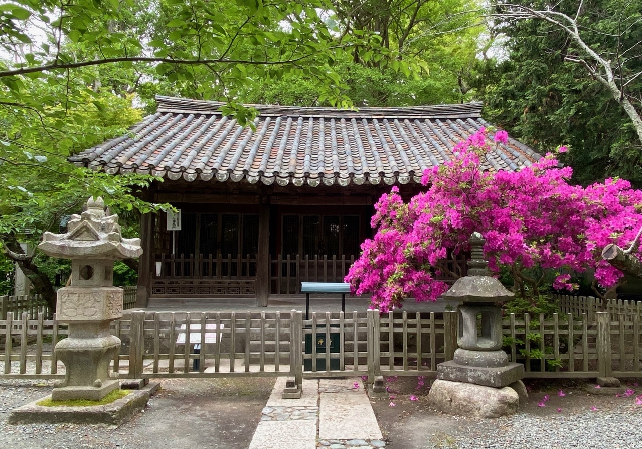 A photo of Gwanwoldang Shrine when it was located in the Kotoku-in Buddhist Temple Kamakura, Japan (Korea Heritage Services)
