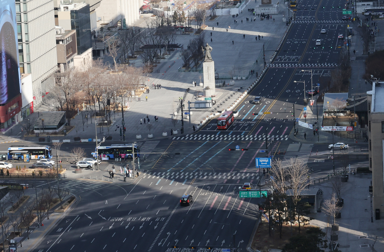 Crossroads near Gwanghwamun Square on Wednesday. (Yonhap)