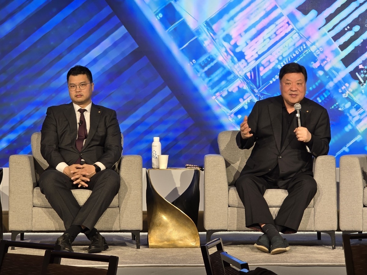Celltrion CEO Seo Jin-seok (left) and his father, Celltrion Chair and founder Seo Jung-jin, take part in a Q&A session at the JPMorgan Healthcare Conference in San Francisco in January. (Celltrion)