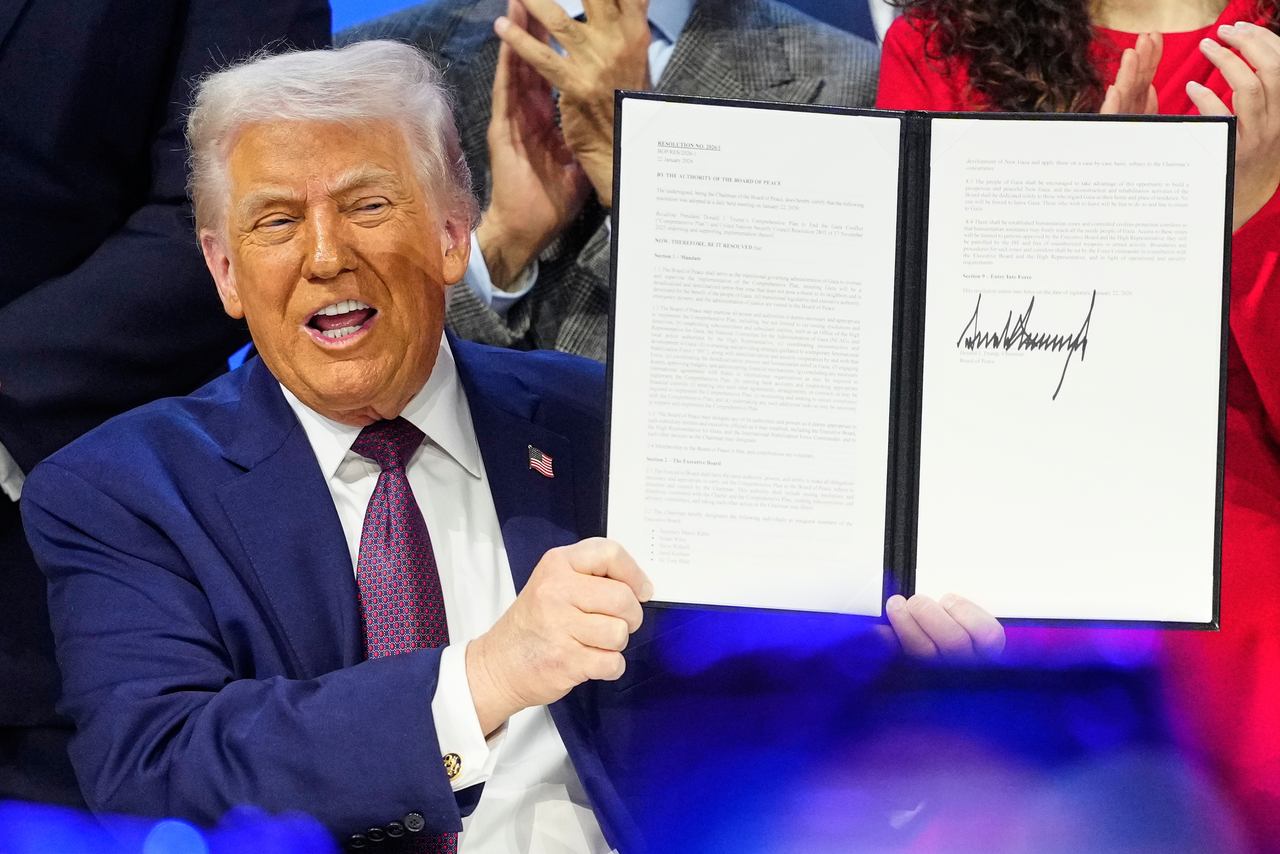 US President Donald Trump holds the charter during a signing ceremony on his Board of Peace initiative at the Annual Meeting of the World Economic Forum in Davos, Switzerland on Jan. 22. (AP-Yonhap)