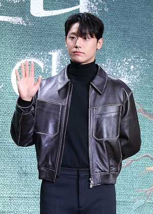 [뮤즈★]이도현, 설 연휴 앞두고 통큰 선물..소속사 직원들에 겨울 패딩... - 뉴스 썸네일 이미지