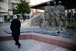 Greece to claim Nazi atrocity photos found on Ebay: minister