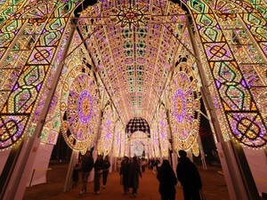 Winter’s end with Luminarie and a seafood gem