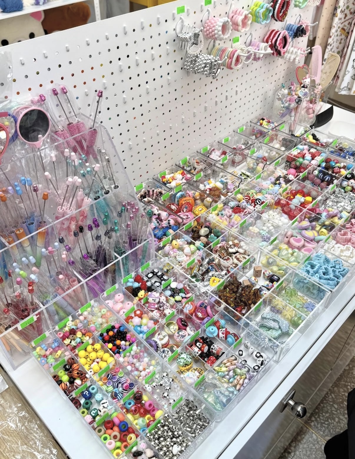 Accessory supply arcade on the fifth floor of Dongdaemun Shopping Complex in Jongno-gu, Seoul (Instagram)