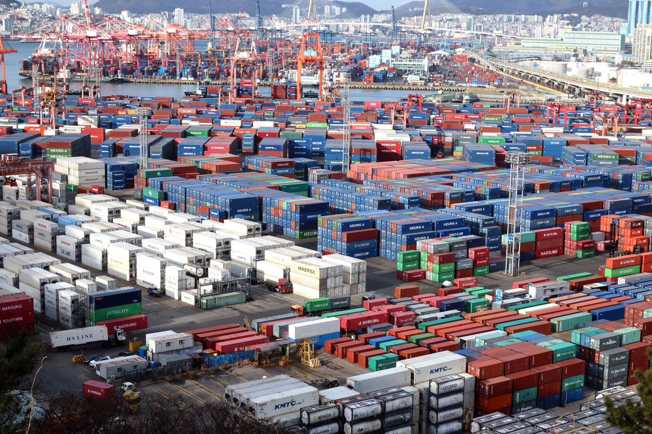 Shipment containers are stacked waiting to be exported at a port in Busan, some 320 kilometers southeast of Seoul, on Jan. 28. (Yonhap)