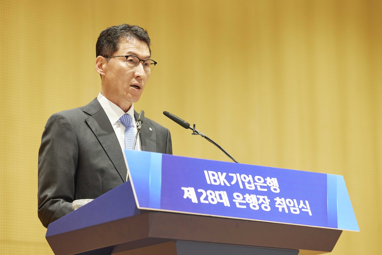 Industrial Bank of Korea President Chang Min-young speaks during his inauguration ceremony held at the bank's headquarters in central Seoul, Friday. (IBK)