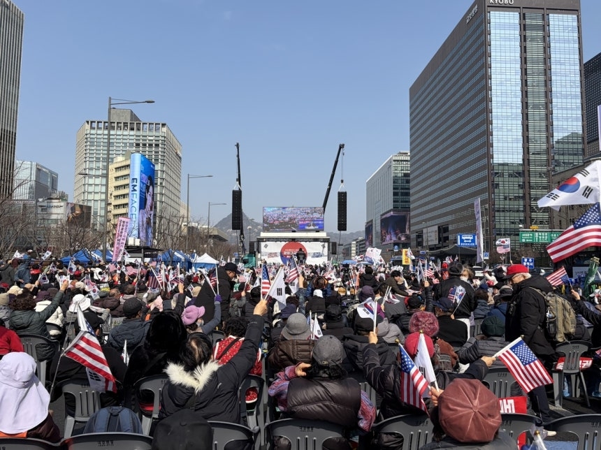 A far-right group led by Sarang Jeil Church holds a protest at Gwanghwamun in central Seoul on Saturday.  (Yonhap)