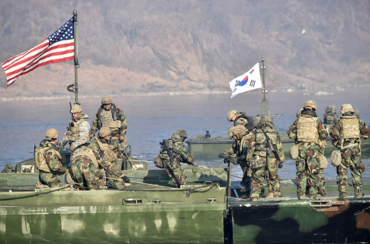 한미 장병들이 2025년 진행된 '자유의 방패(Freedom Shield)' 연합연습  중 도하훈련을 실시하고 있다. (주한미군 제공)