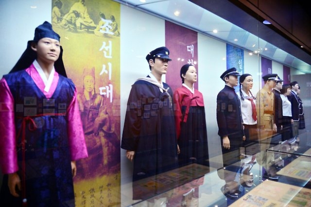 Old school uniforms are displayed at the Seoul Education Museum in Jongno-gu, Seoul. (Park Hyun-koo/The Korea Herald)