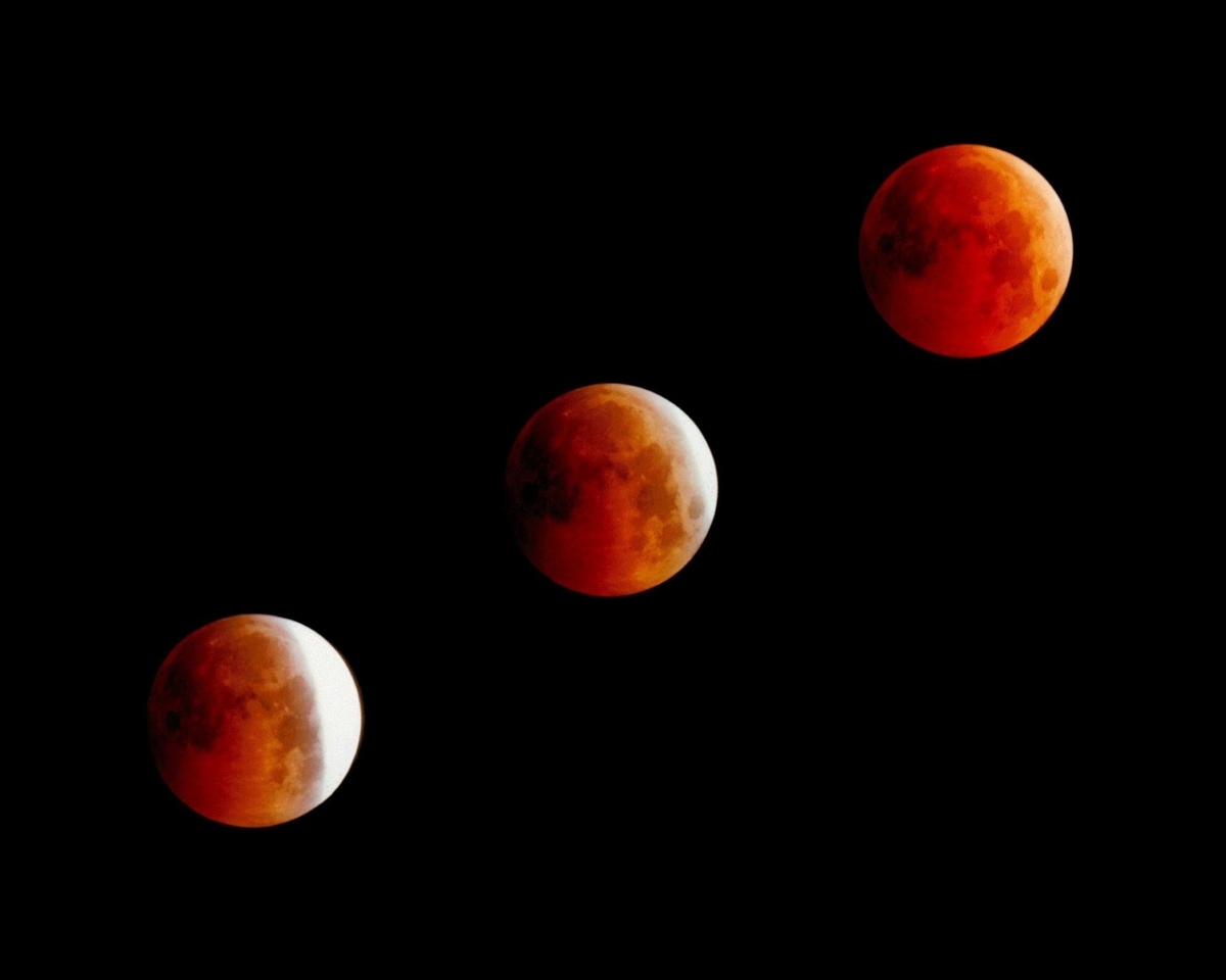The progression of a total lunar eclipse as the moon moves into Earth’s shadow. (Gangseo-gu Office)