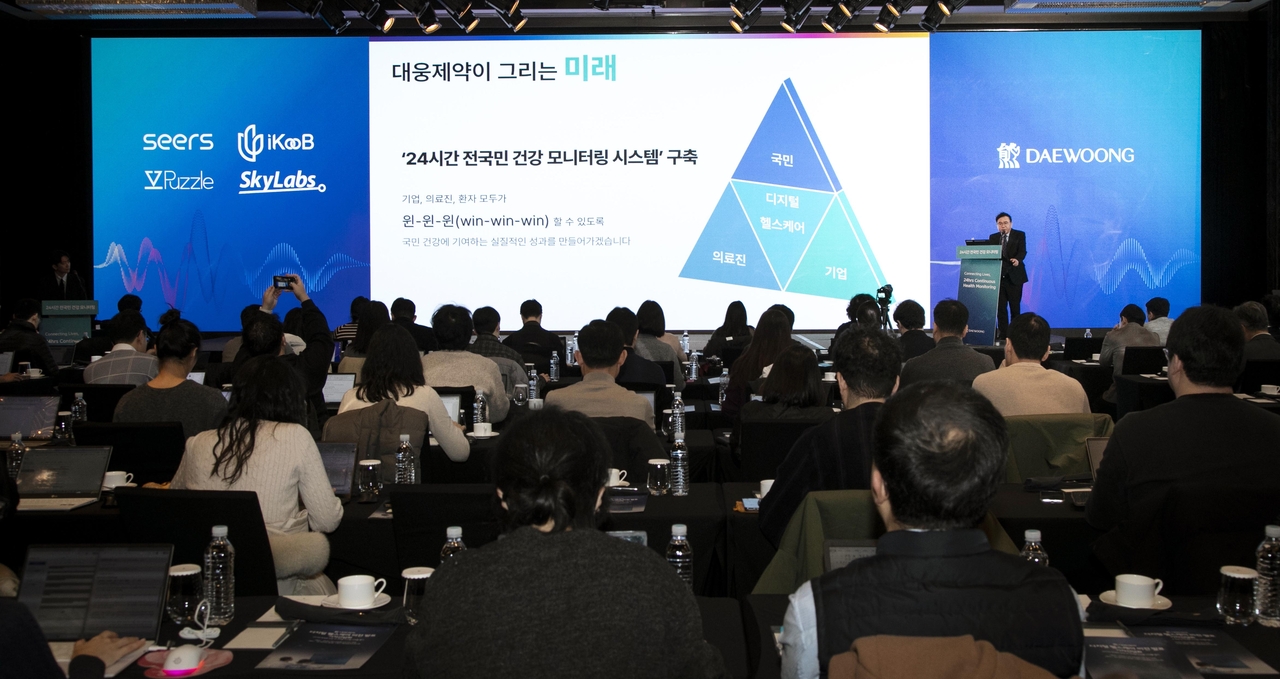 Park Hyung-chul, head of Daewoong Pharmaceutical’s Ethical Drugs, or ETC, Marketing Division, speaks in a press conference at the JW Marriott Hotel Dongdaemun in Seoul on Monday. (Daewoong Pharmaceutical)