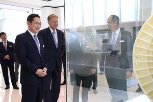 From TV glass to AI fiber: Samsung–Corning alliance enters new phase