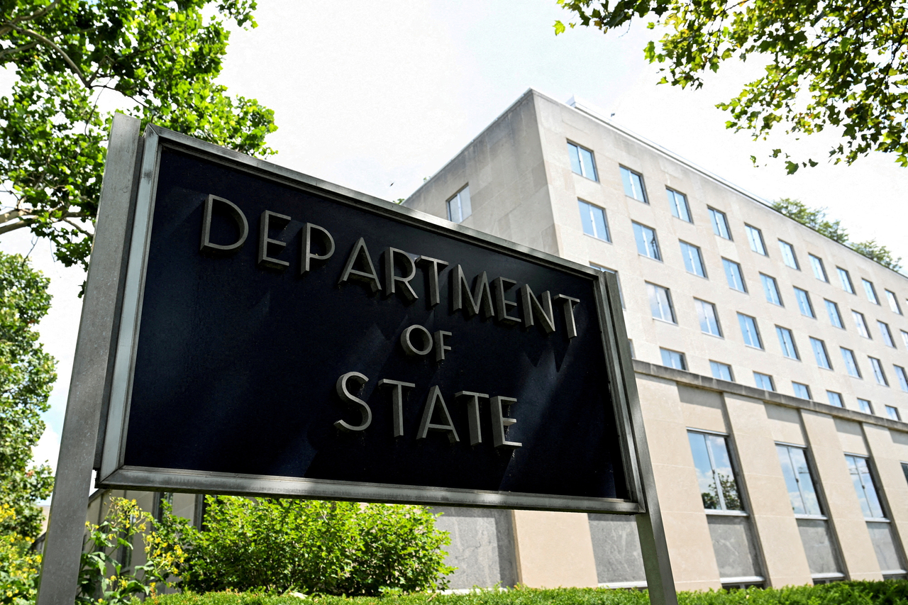 A general view of a US State Department sign outside the its building in Washington  (Reuters-Yonhap)