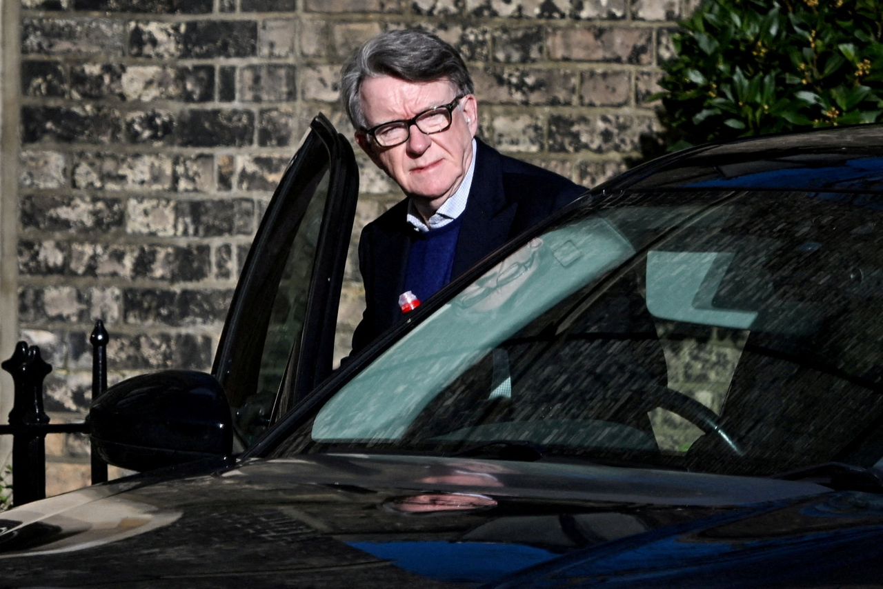 Former British Ambassador to the US Peter Mandelson enters a vehicle in London, Feb. 14. (Reuters-Yonhap)